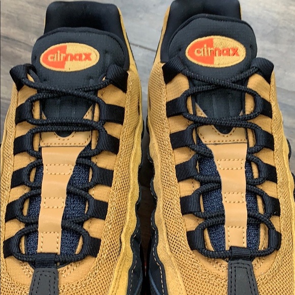 NIKE AIR MAX 95 ESSENTIAL men’s running shoes - Picture 6 of 16